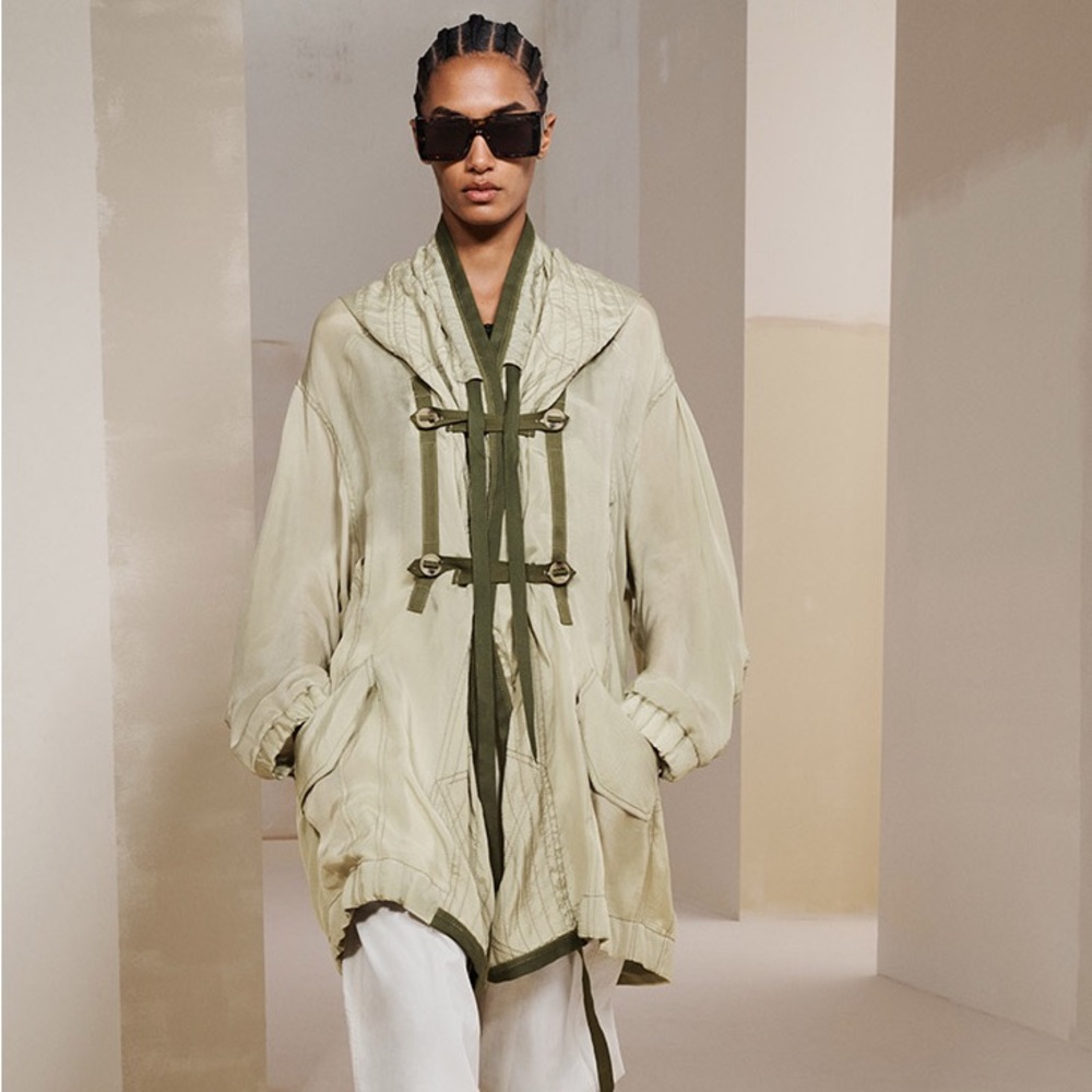 Zara Khaki Hooded Women's Coat
ZARA SRPLS Spring Summer 2022 Collection Drop 1